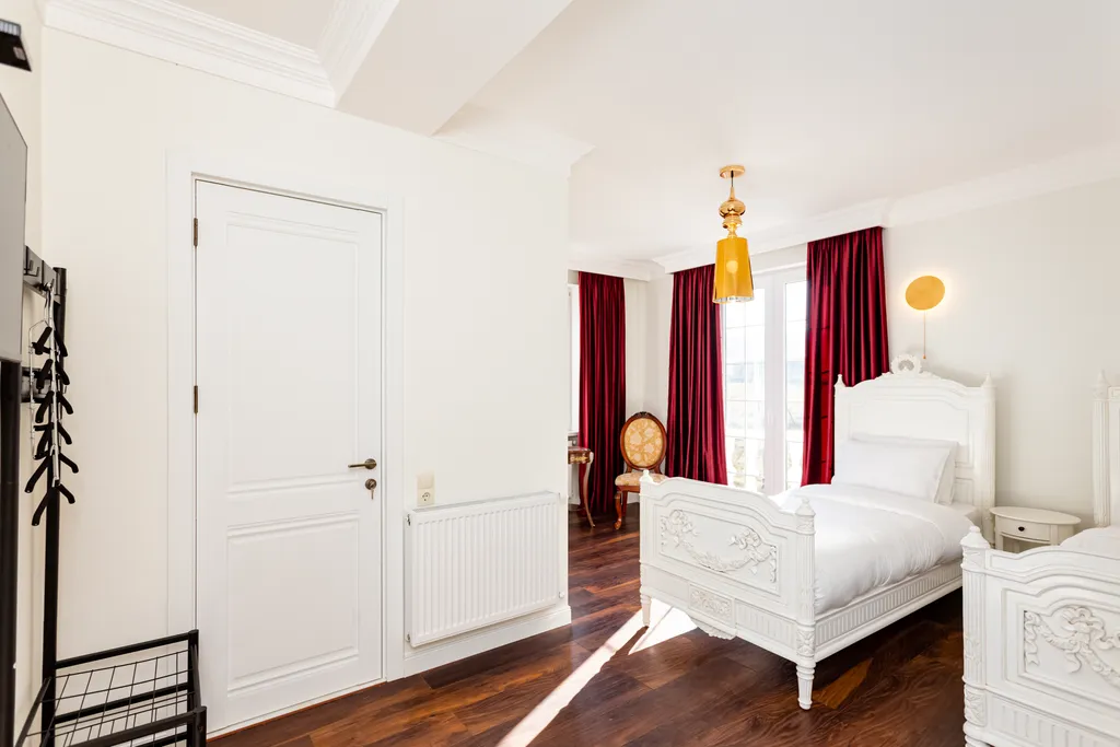 Shindisi Residence, VIP Villa