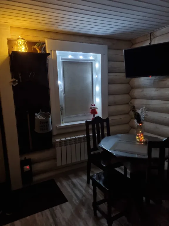 Уютный домик в лесу у пруда