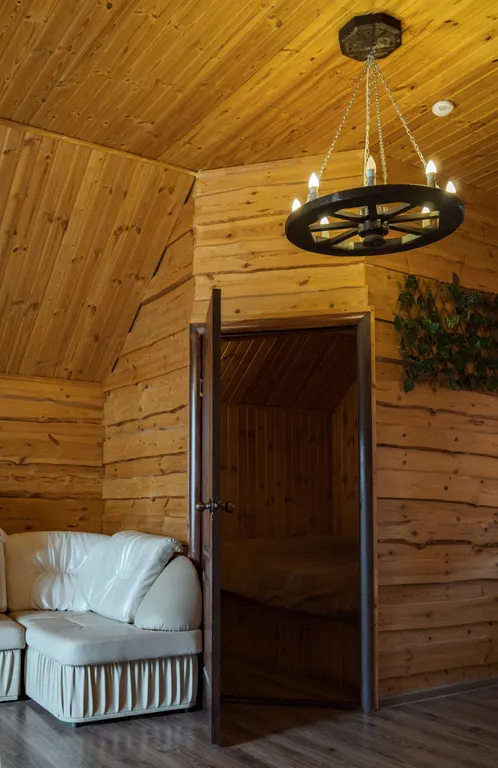 Дом с горкой в бассейне