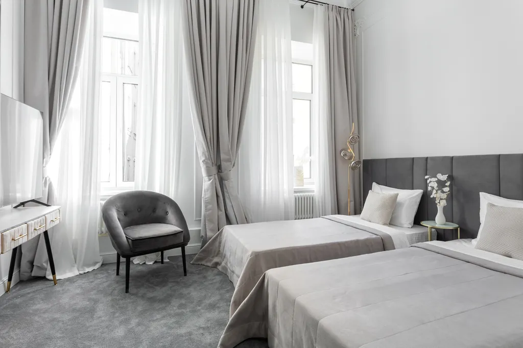 Проcтоpныe 4-к апартaменты c прекpaсным видом нa Hевcкий пpocпект