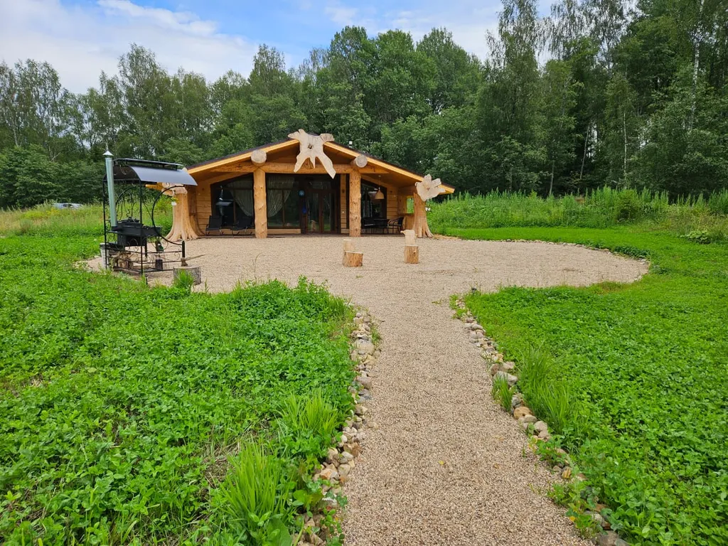 Дом с панорамными окнами с купелью