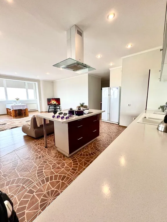 Просторная квартира с видом на море в центре города