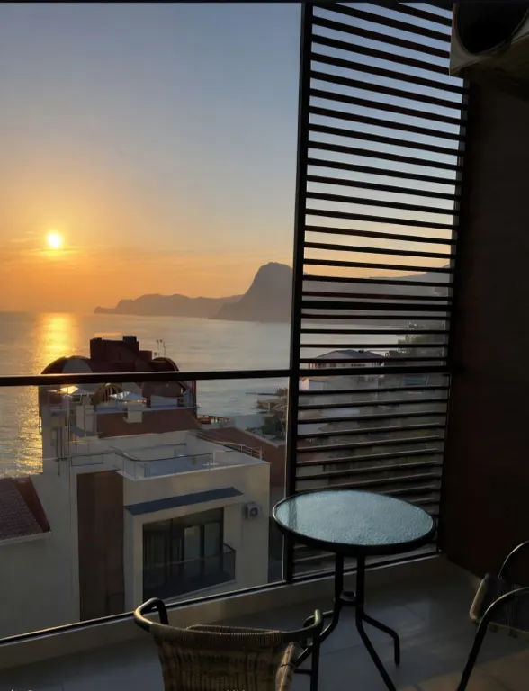 Роскошный двухкомнатный апартамент с видом на море в комплексе Атлас