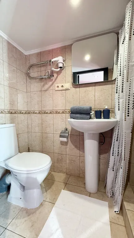 Стильная двухуровневая студия