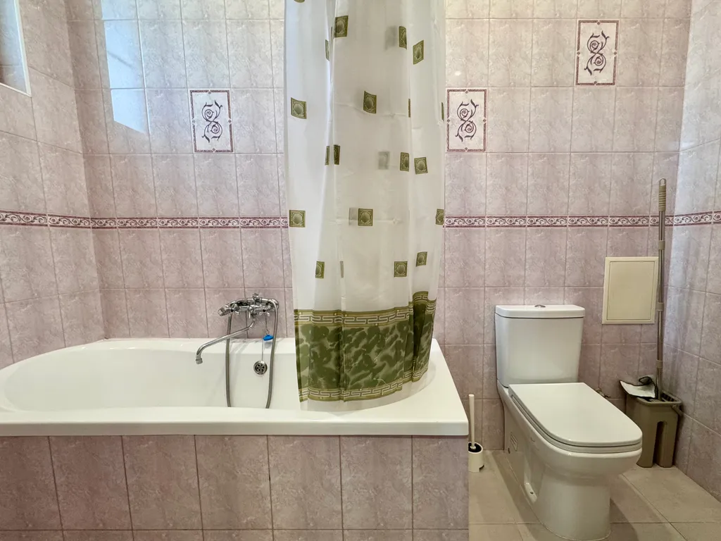 3-этажный дом с садом недалеко от моря