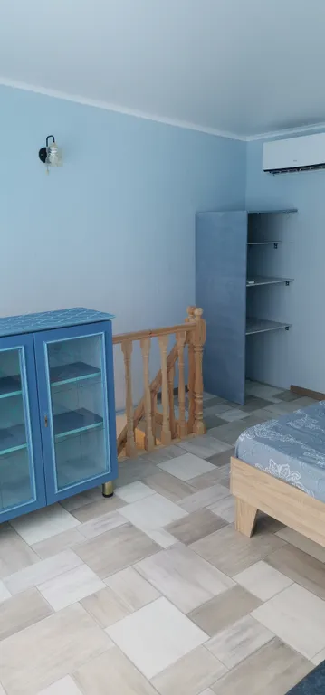 Двухэтажный номер голубой