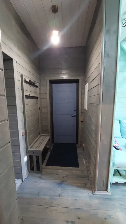 Барнхаус в лесу с голубой гостиной