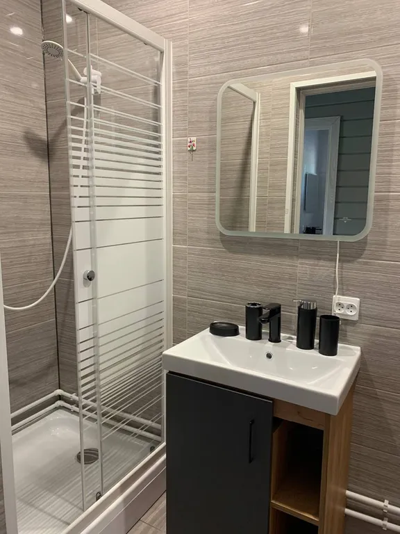 Коттедж с собственным пирсом и террасой на берегу Ладоги