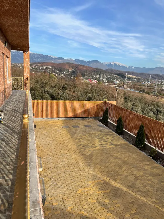 Студия в гостевом доме на 3 этаже с видом на море и горы