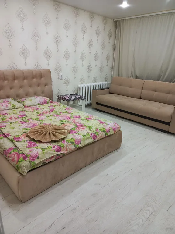 3-х комн. квартира возле Ледовой Арены и стоматологии (р-н Раница)