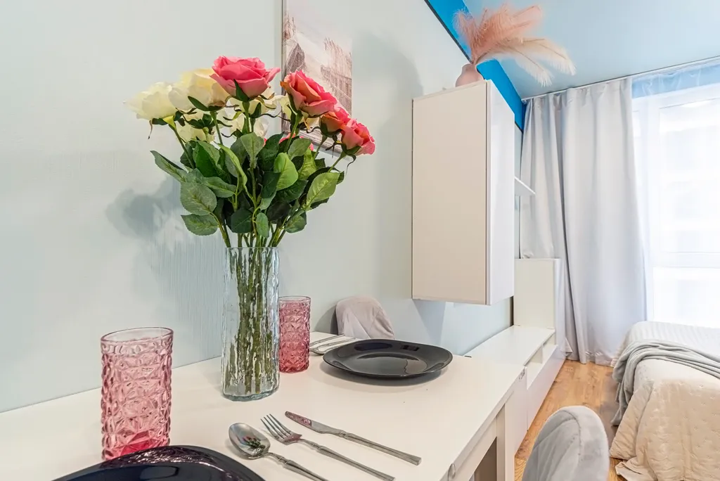 Комфopтaбeльная квартира c соврeмeнным дизайном, pядoм c мeтpo — аренда посуточно в Парголово