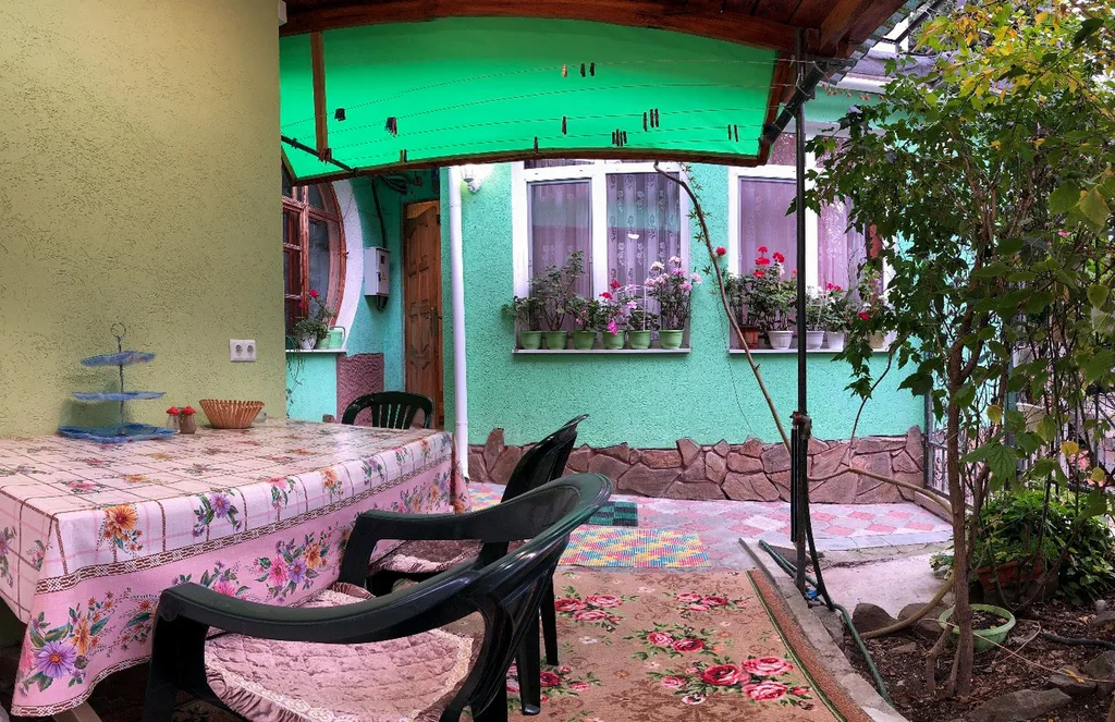 Зеленый дворик в центре города