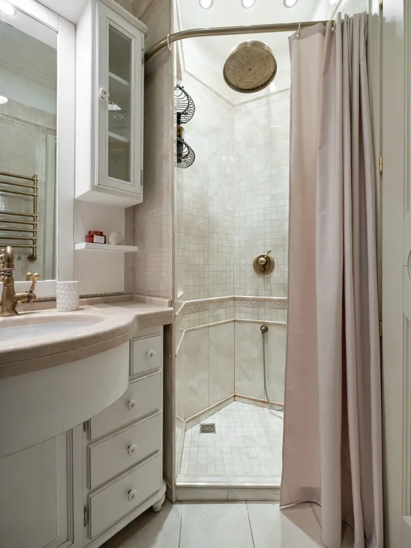 Квартира Модная Четверка с тремя ванными комнатами — Москва