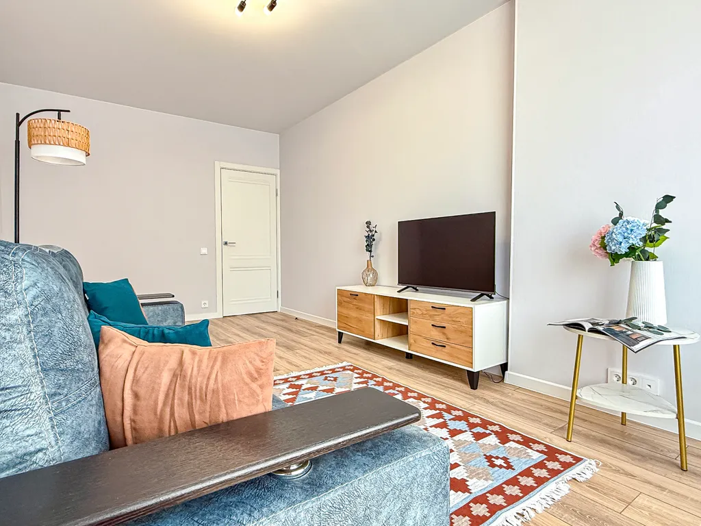 Абсолютно новая просторная евротрешка с двумя лоджиями