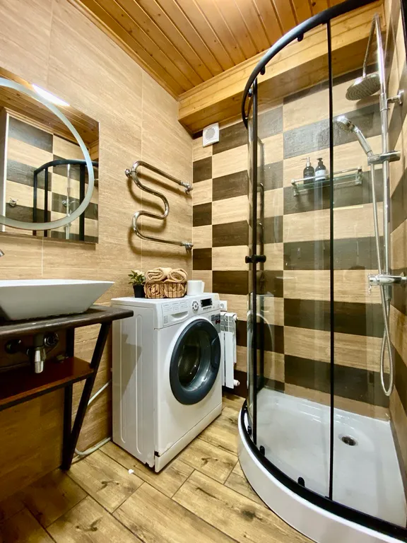 Дизайнерская студия ReDro, с большим ТВ, собственное крыльцо