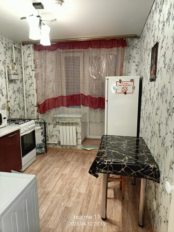 Сдаю однушку в новостройке - диван и кровать. Ждем вас.