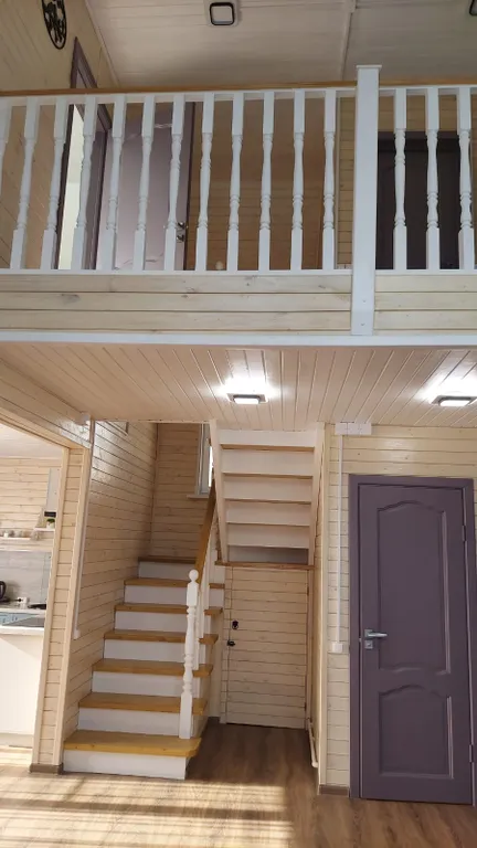 Современный дом с видом на лес