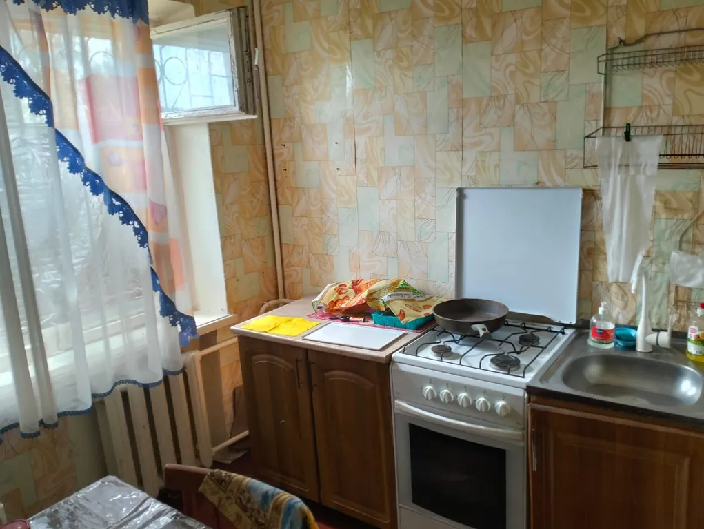 Не большая квартира в районе парка аллеи роз