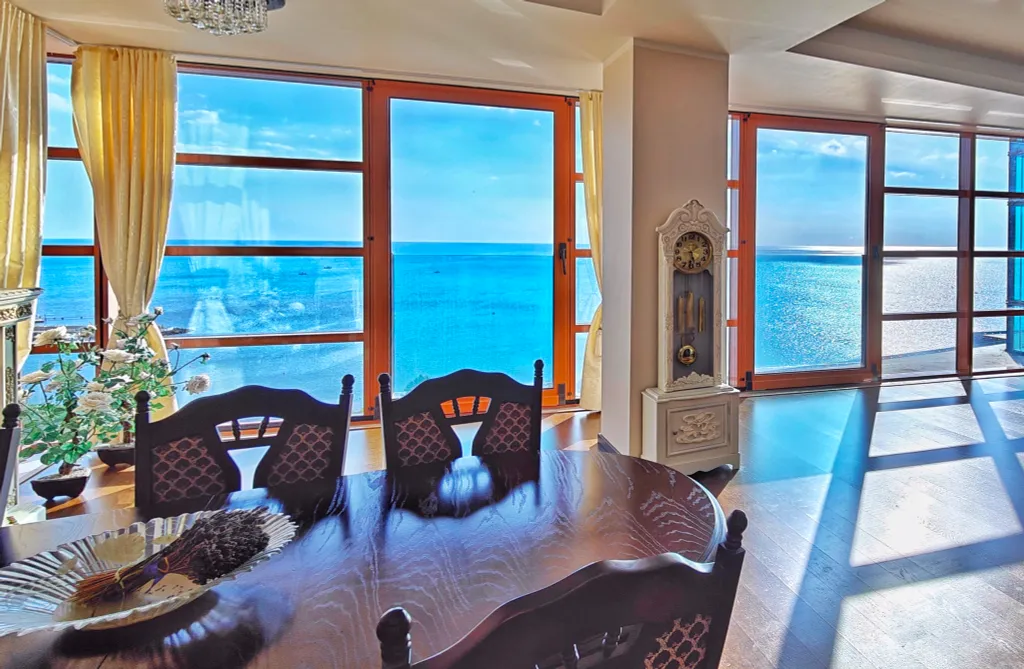 Шикарная видовая квартира в Золотой Бухте