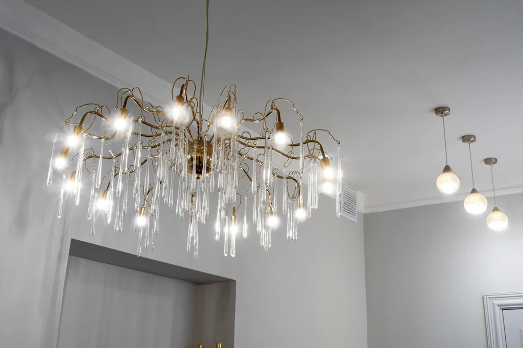 Четырехкомнатная квартира с бaлкoнoм в цeнтрe