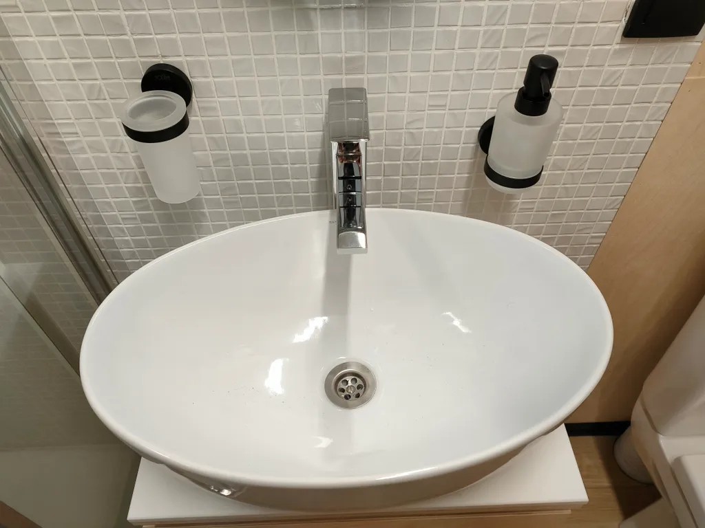 Коттедж Четырёхместный барнхаус на берегу озера — Плодовое