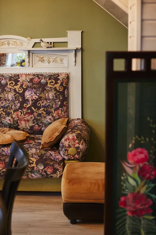 Уютный светлый дом в окружении природы