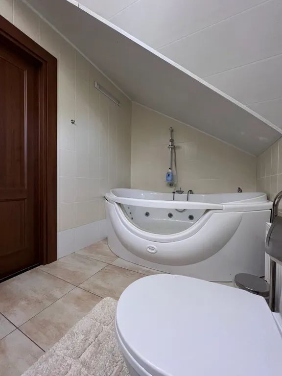 Коттедж с дровяной баней на берегу озера