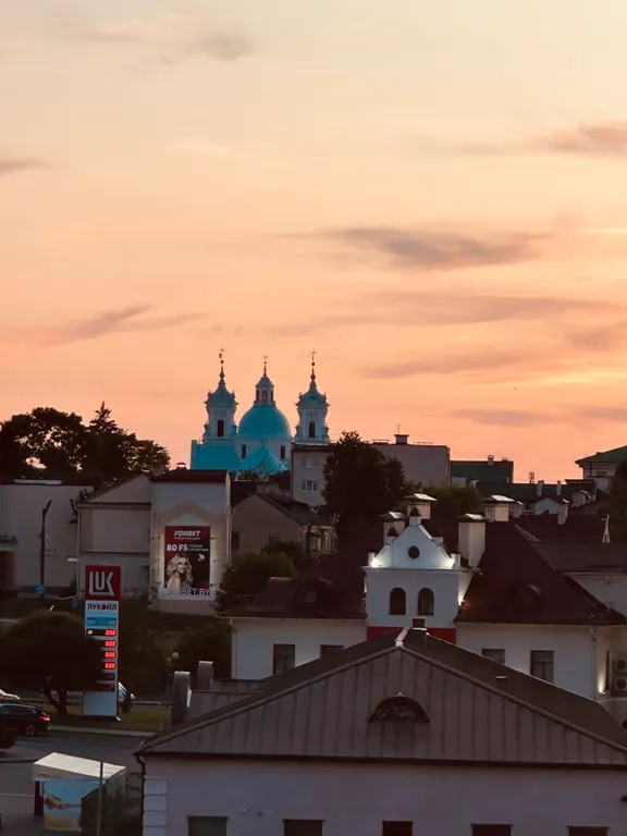 Апартамент с видом на фарный костел