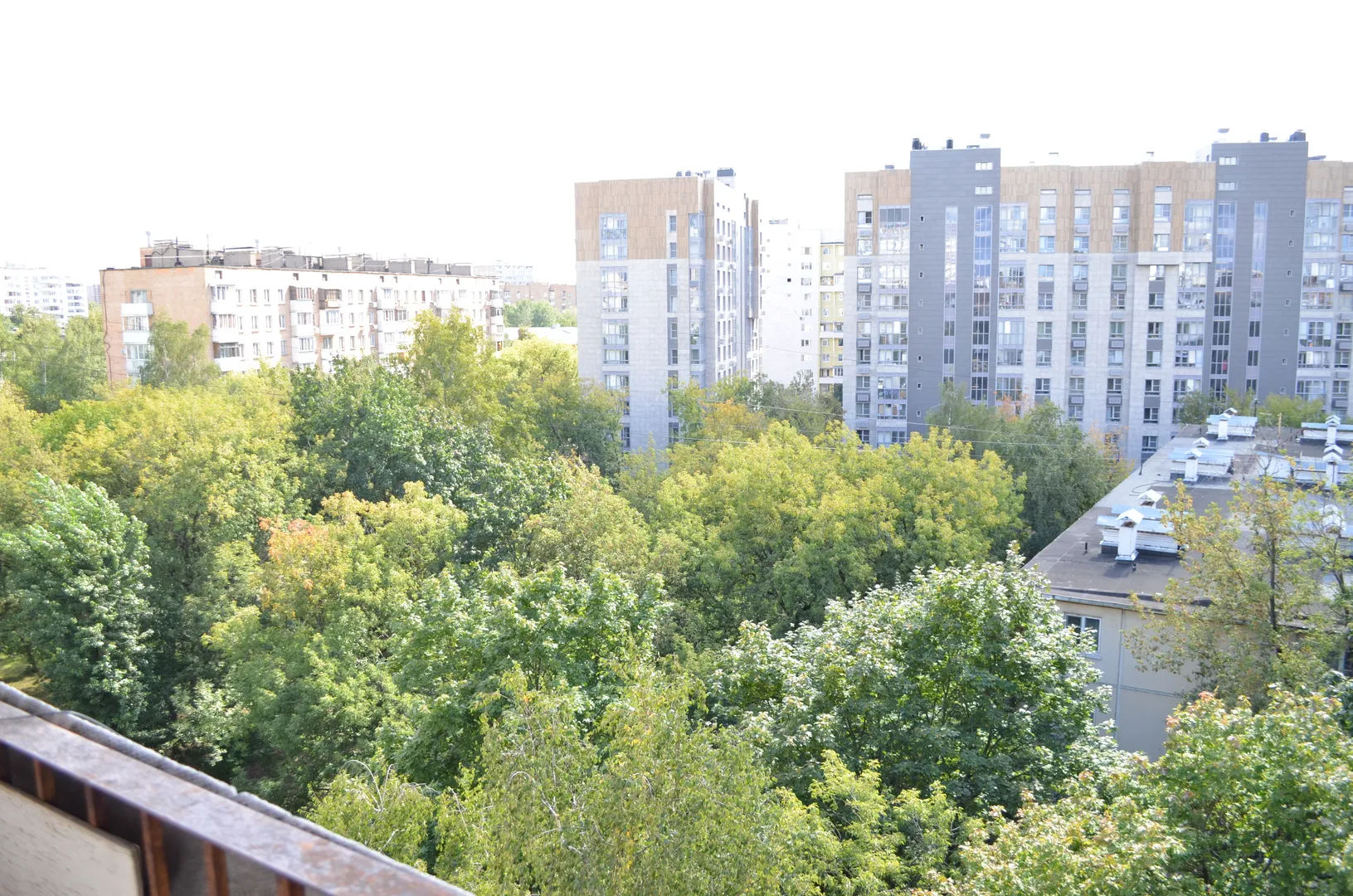 Вид с балкона. Левая сторона.