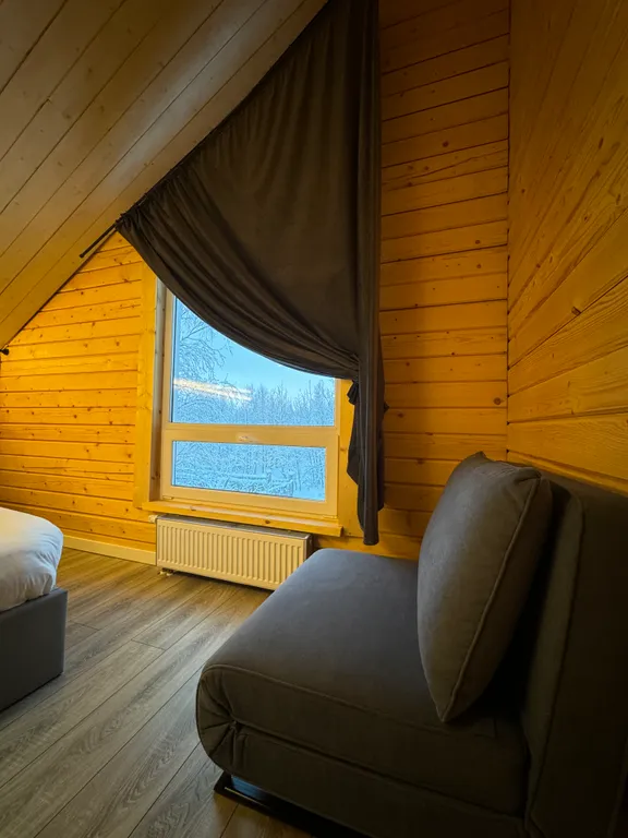 Коттедж в окружении леса десять минут на машине до южного склона