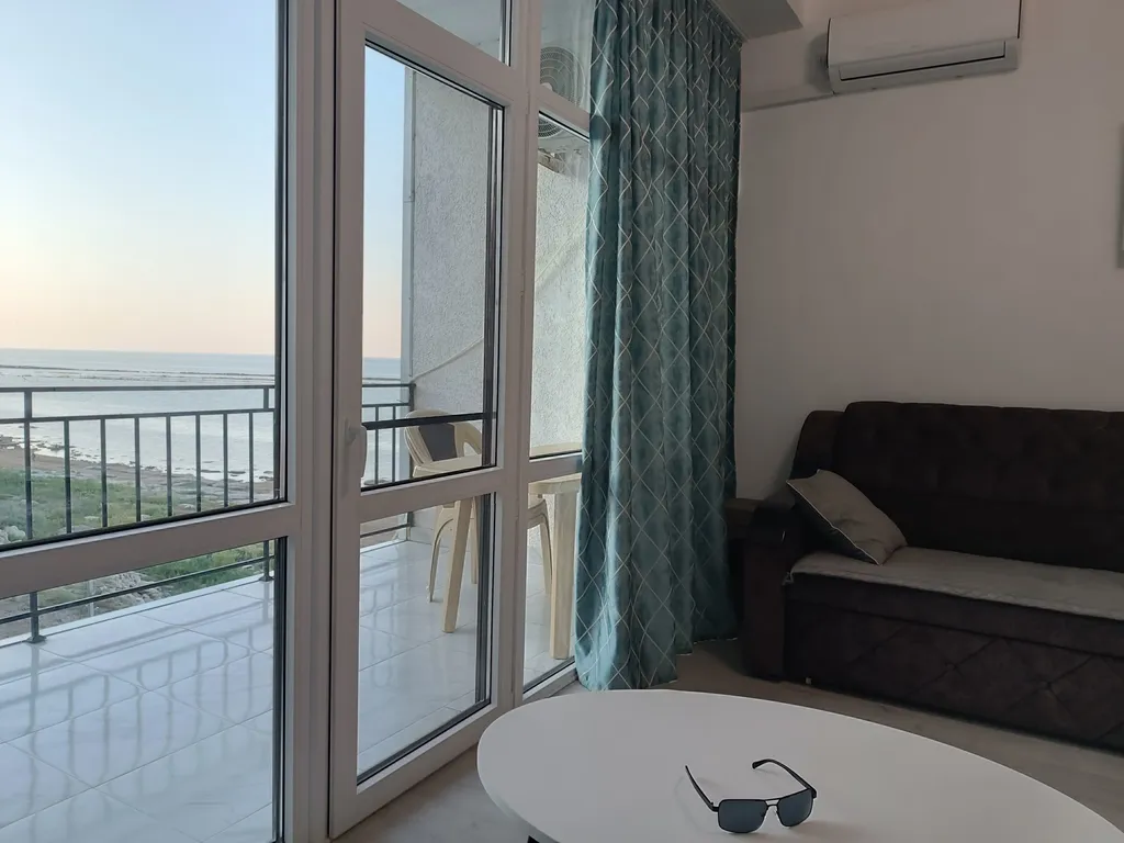 1-комнатная квартира студии с видом на море