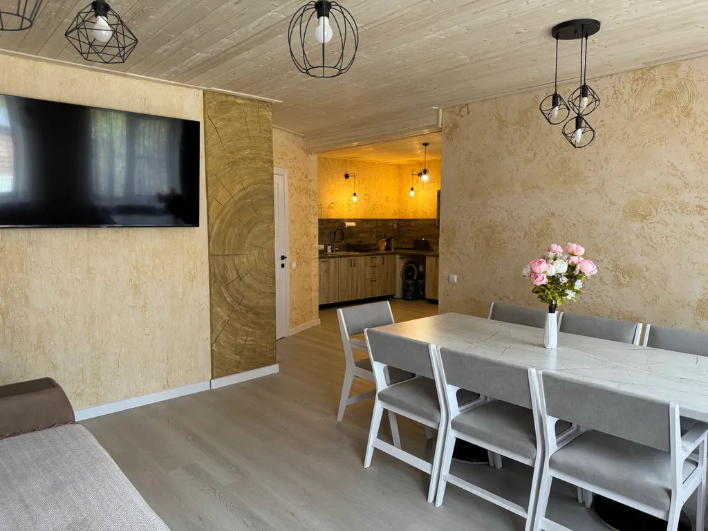 Дом с прудом у леса с хвойным оазисом в 3 км от ГЛЦ Абзаково до 8 гос.