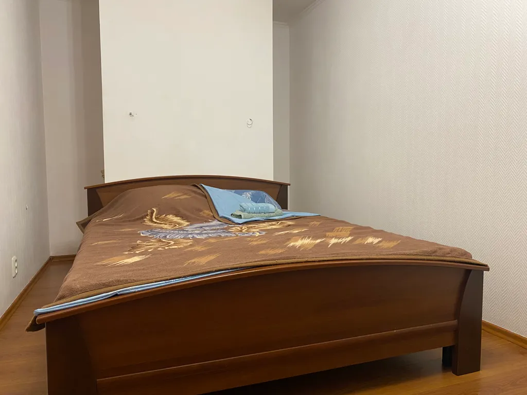 Просторная 2-комнатная квартира у цирка, 1 этаж, парковка, до 6 гостей — аренда посуточно в Новокузнецк