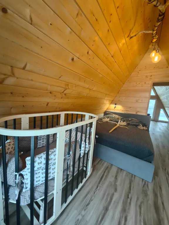 Дом с чаном и видом на реку в стиле A-Frame