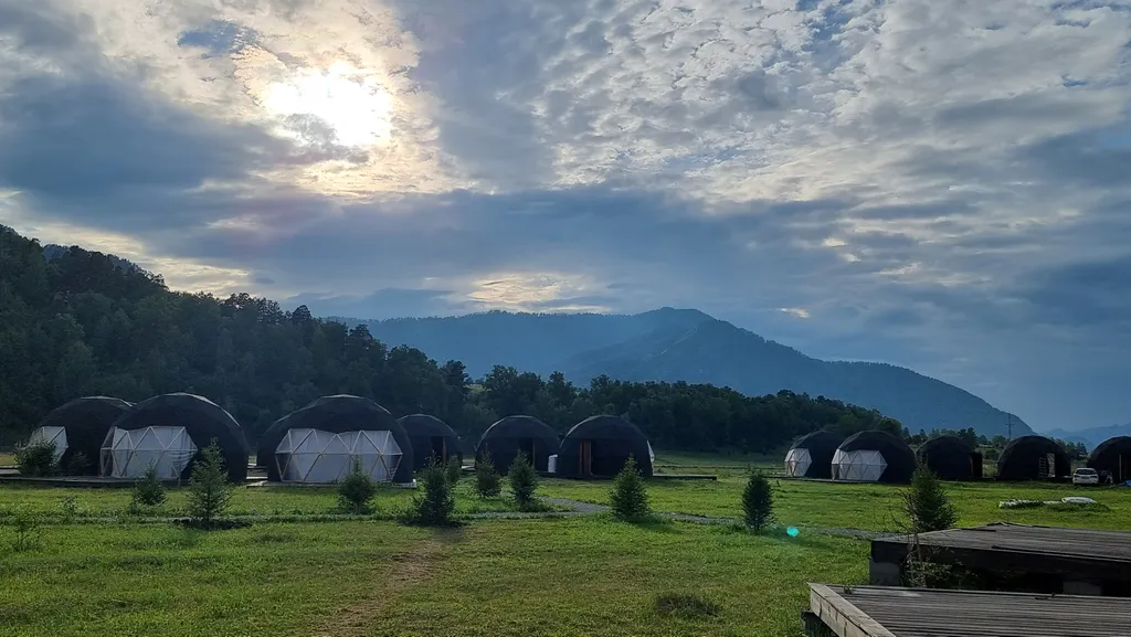 Семейный отдых в долине гор Алтая