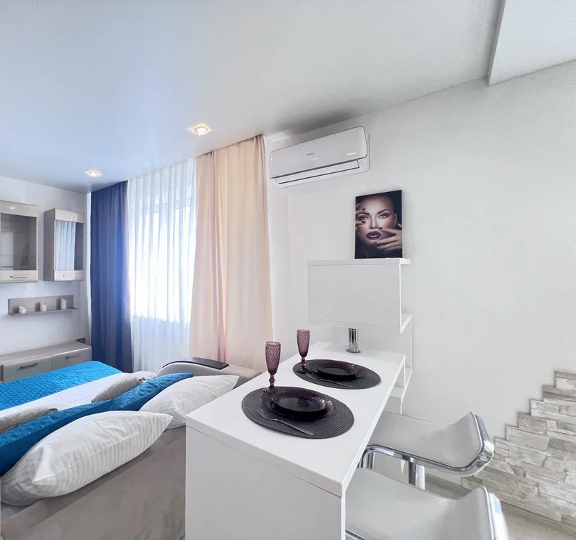 Дизайнерская студия в центре в новом доме