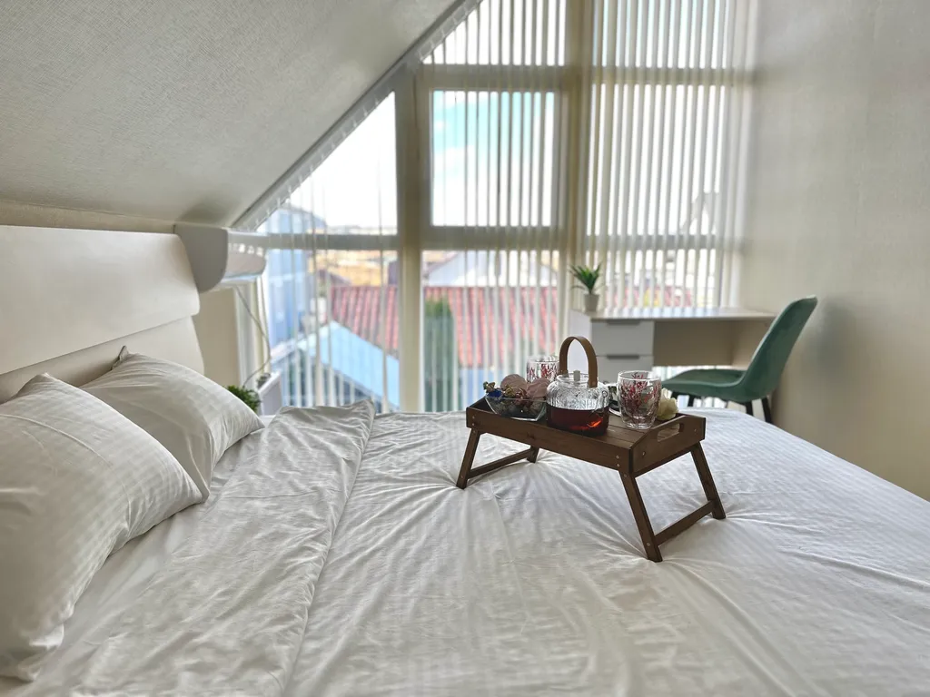 Уютный дом с большим витражным остеклением и подогреваемой купелью