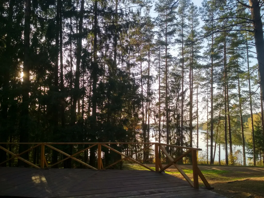 Домик с видом на озеро