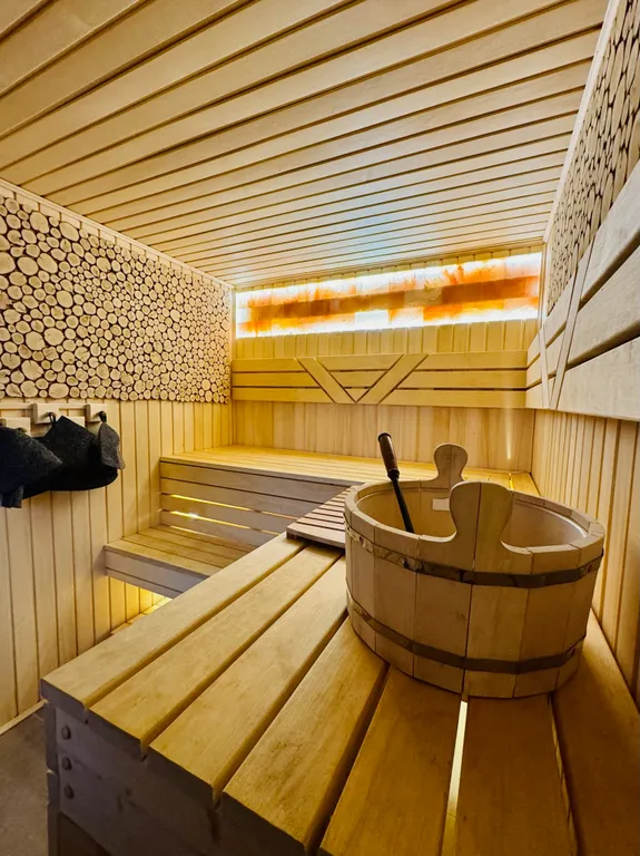 Уютный коттедж БарнХаус с сауной (включена) и сибирским чаном