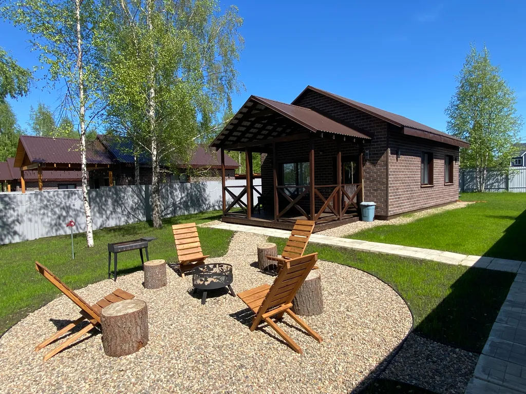 Дом рядом с озером