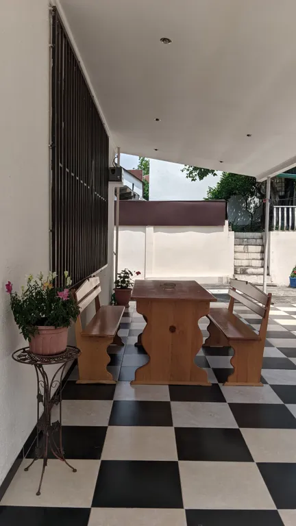 Коттедж Уютный второй этаж дома с отдельным входом и территорией во дворе — Сухум