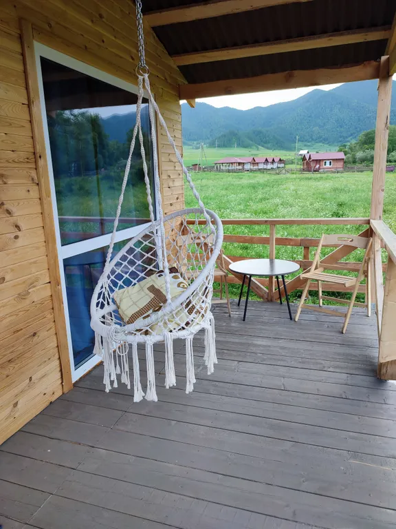 Дом на берегу реки