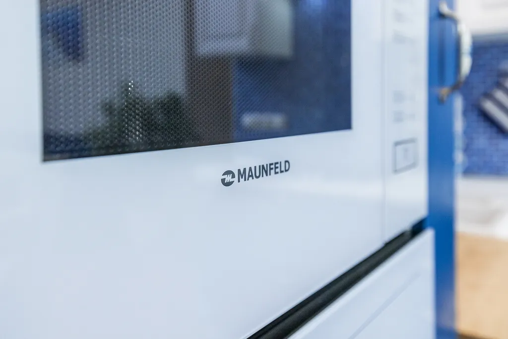 Большая евродвушка на берегу открытого моря