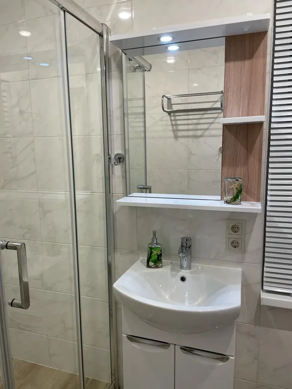 Уютный дом с видом на озеро с камином. Собственный закрытый пляж