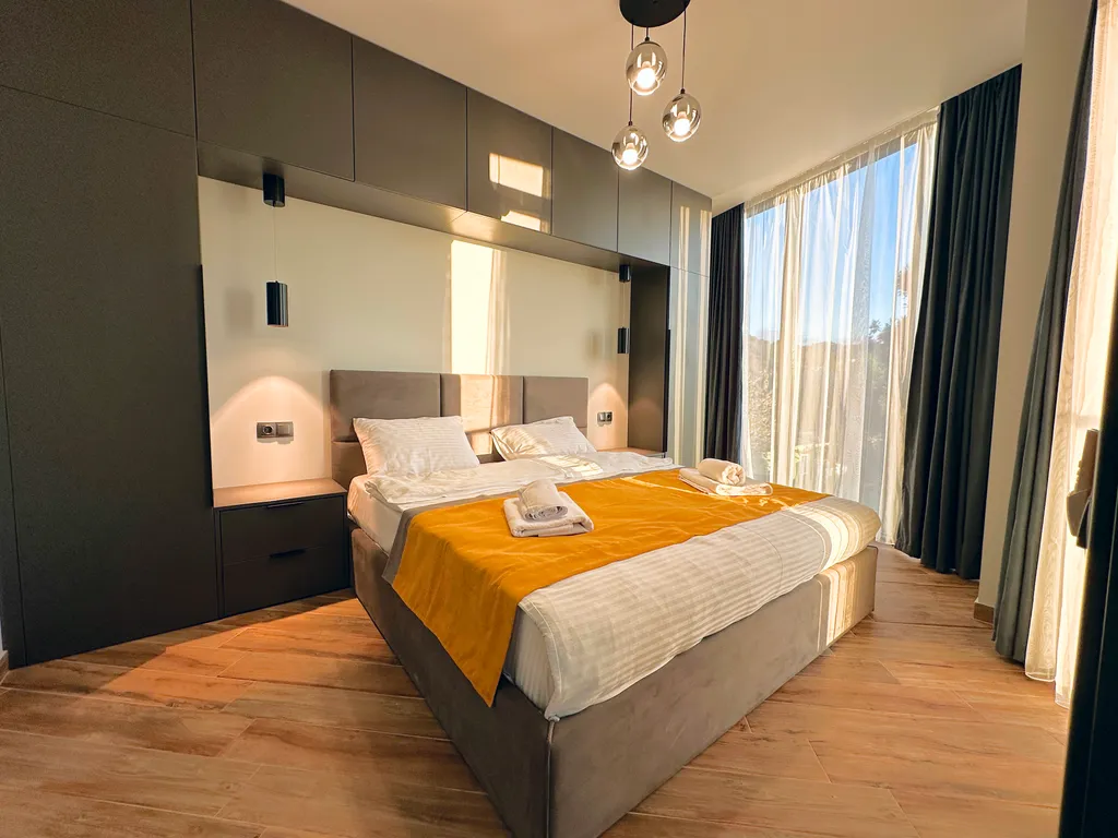 Просторный партамент с отдельной спальней  Шикарный вид на море