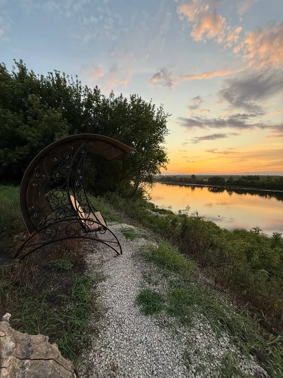 Уютный комплекс отдыха на берегу реки