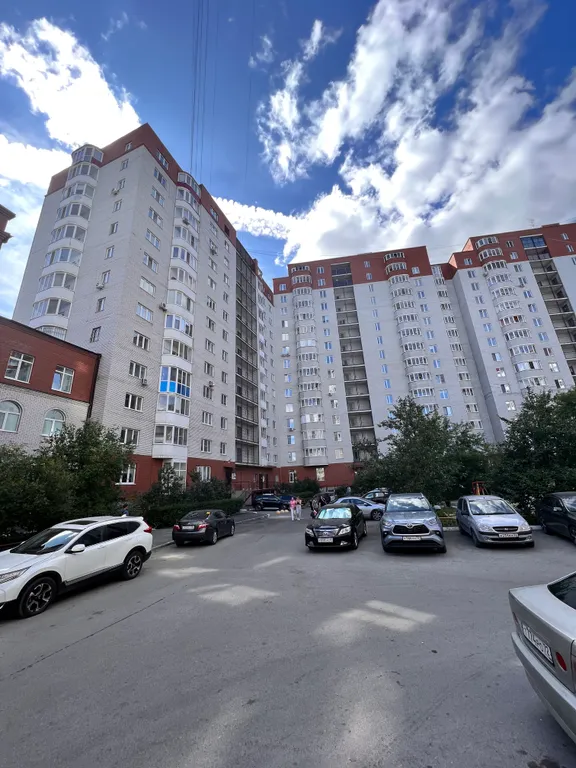 Квартира Квартира Уютная светлая студия в центре, тц вояж, парковка, кафе, аквапарк источник — Тюмень
