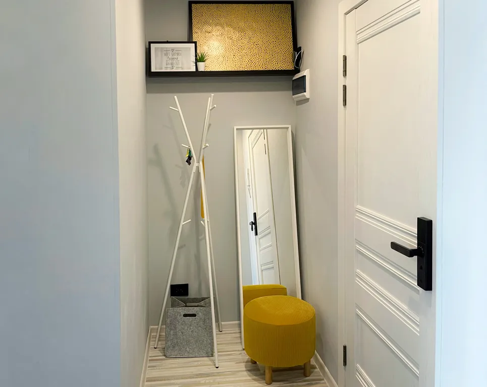 Видовая и стильная квартира в стиле Сканди с виниловым проигрывателем