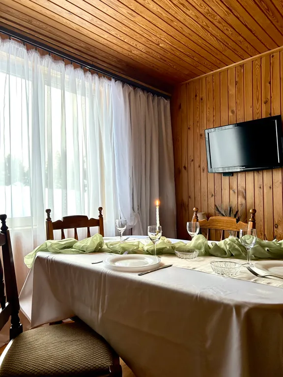 Большой коттедж с камином Гнездо