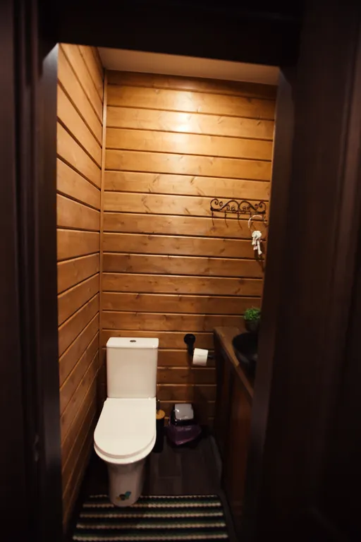 Коттедж в стиле итальянского деревенского дома с видом на озеро